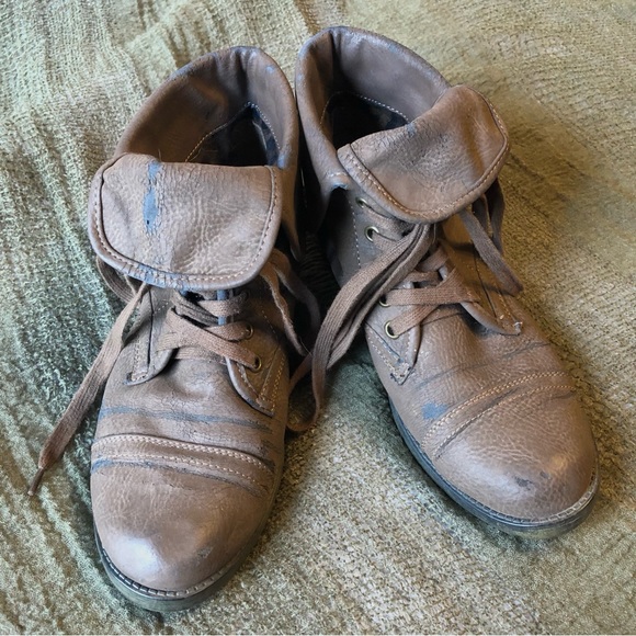 Gray-brown Rocket Dog brand fold-down, lace-up ankle boots. US size 9 - Picture 4 of 8